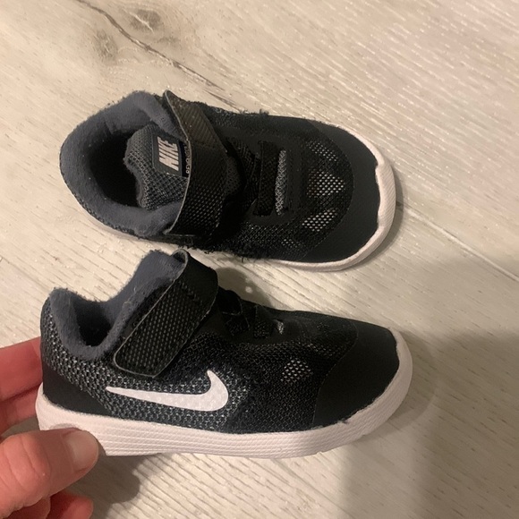 NIKE REVOLUTION 3 (TDV) 819415-001 DARK GREY/WHITE-BLACK TODDLER'S SHOE size 5C‎ - Picture 2 of 9